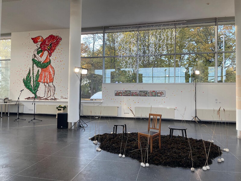 Ansicht der Ausstellung Mycelia mit Karin Froehlich und Penelope Richardson in Lettland